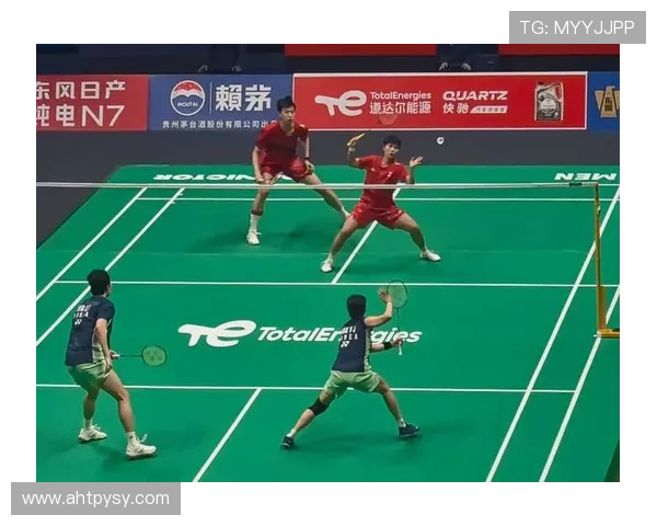 武汉羽毛球队与杭州羽毛球队赛后复盘团队协作的成功与不足分析